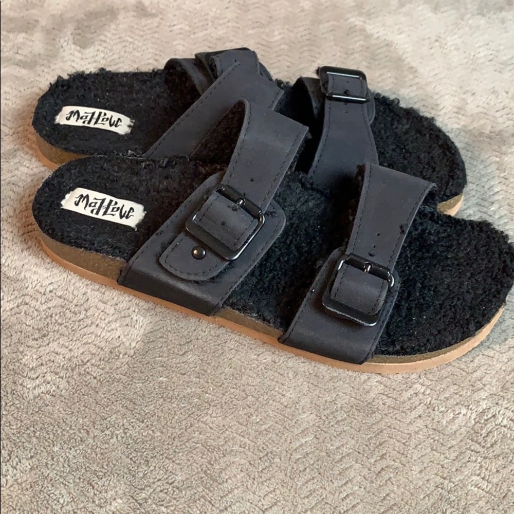Mallow Black Buckled Faux Fur Lined Sandals 🖤